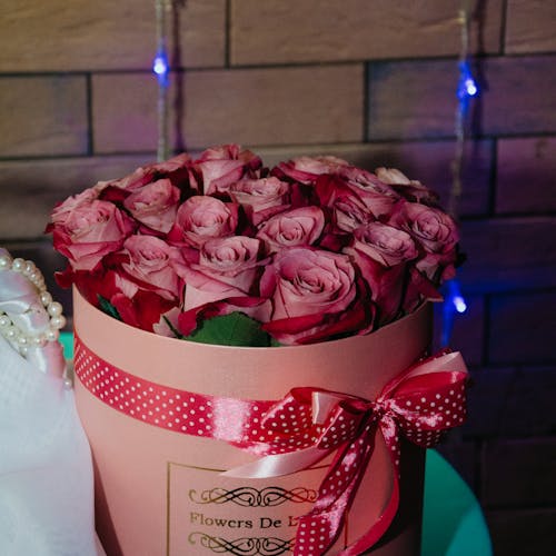 Hat Box Celebrate con 20 rosas y espumante - Blume Boutique Floral